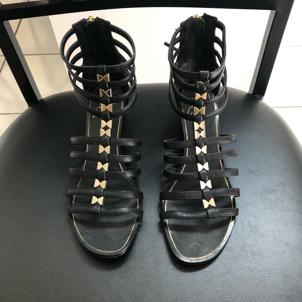 Report Signature Sandals